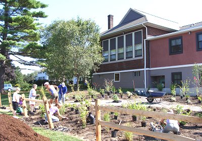 lclgarden_planting